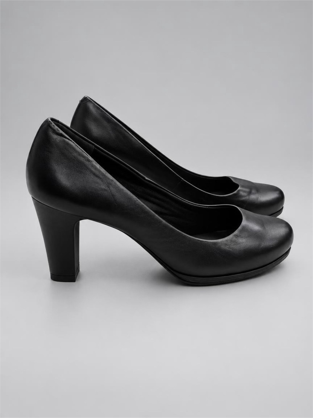 Rockport Black Round-Toe Block Heel Pumps 7